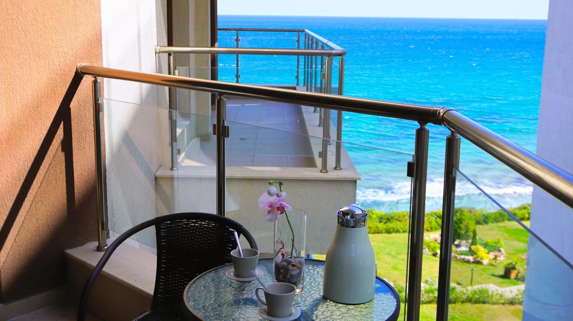 Апартаменти Бяла Клиф на плажа - Apartments Byala Cliff First Line Екстер'єр фото